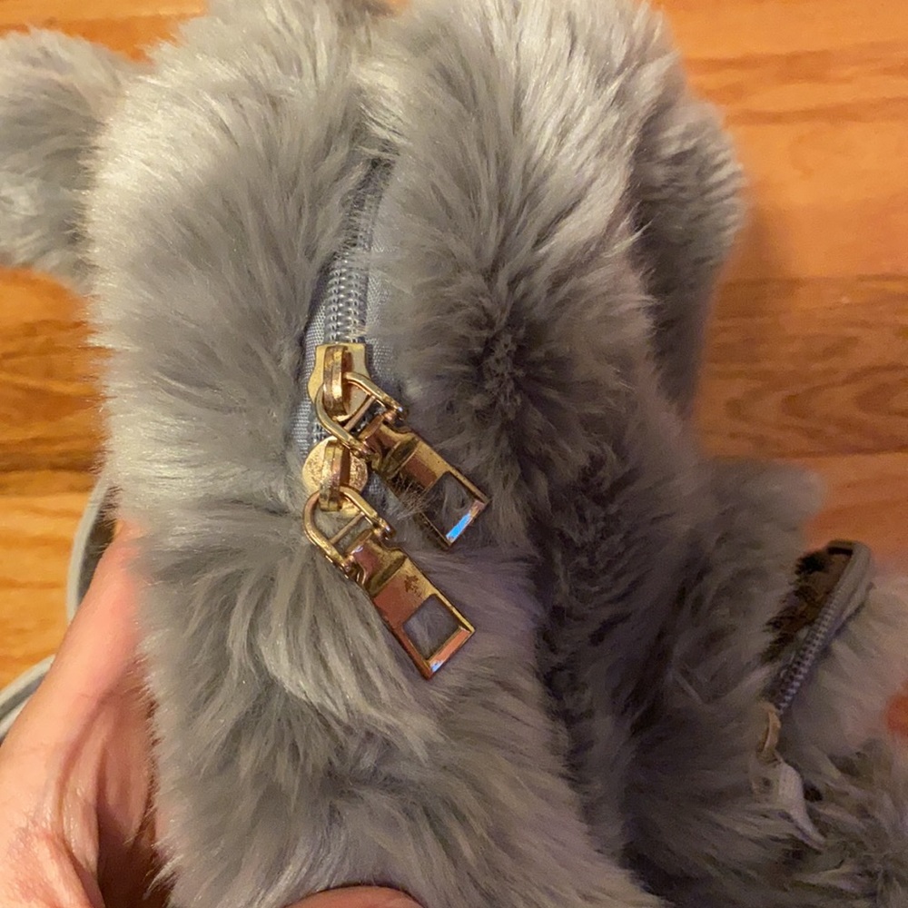 Faux fur backpack with fur ears - Picture 9 of 9